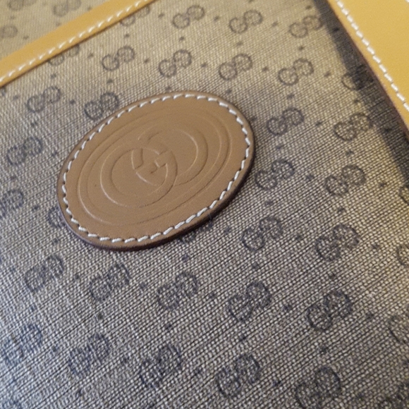 * SOLD *  Authentic Vintage 1980s Gucci Bucket Bag - Picture 4 of 16